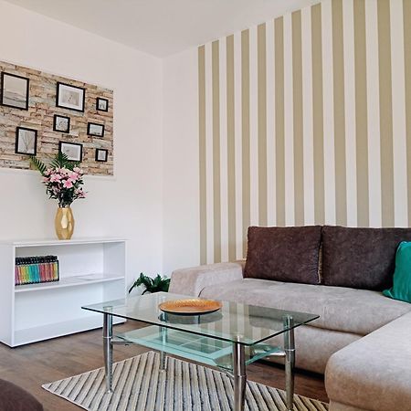 Easy Check In Apartments 021 Vladika 诺威萨 外观 照片