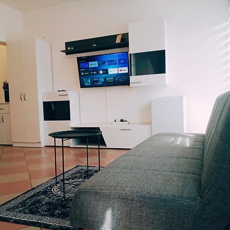 Easy Check In Apartments 021 Vladika 诺威萨 外观 照片
